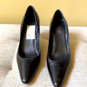 Coach pumps